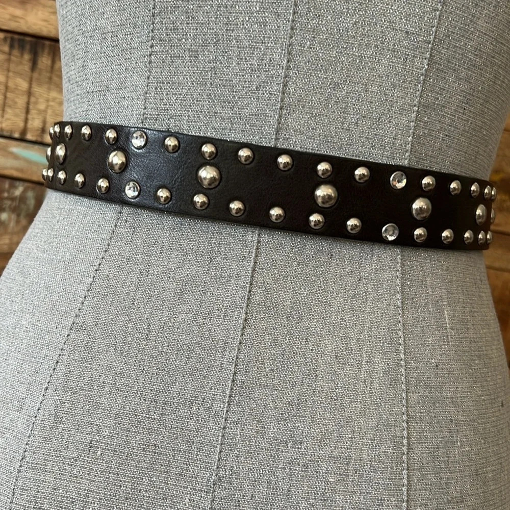 Target child’s dark brown leather silver studded rhinestone belt SZ 10/12